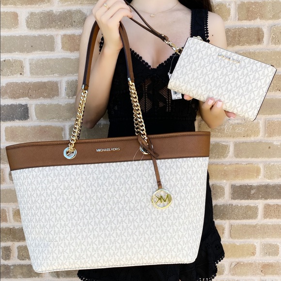 Michael Kors Handbags - Michael Kors Large Tot wallet  ‼️SALE‼️‼️